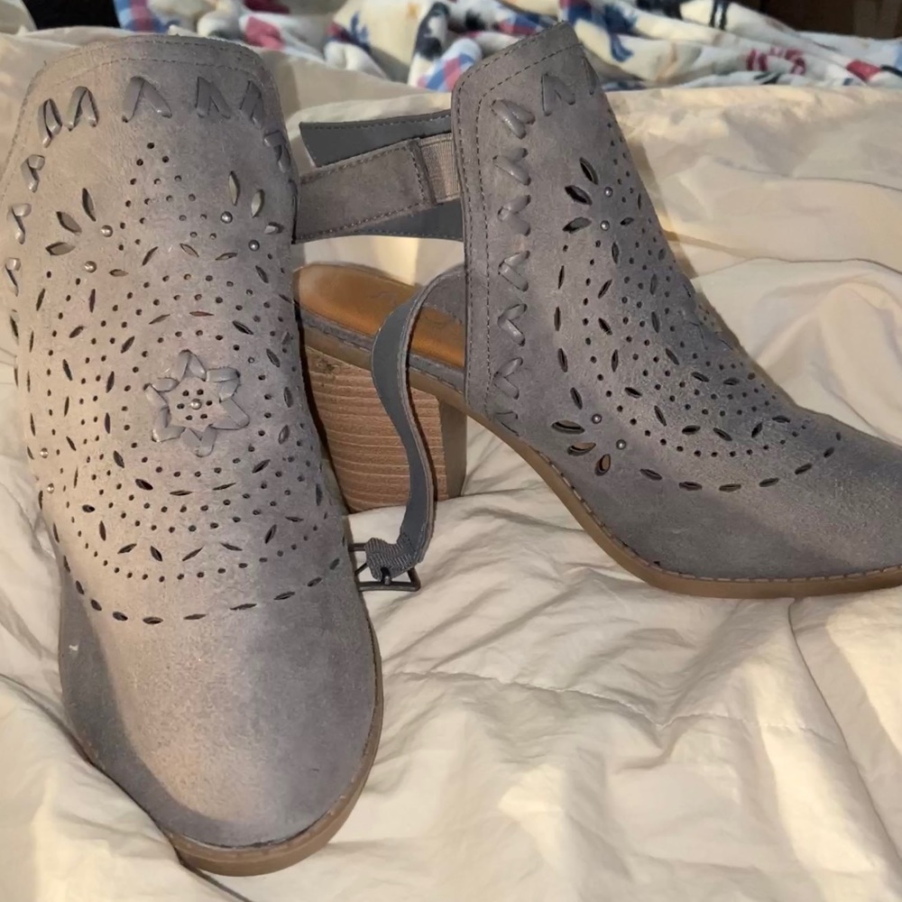 New Gray strappy ankle booties size 8
